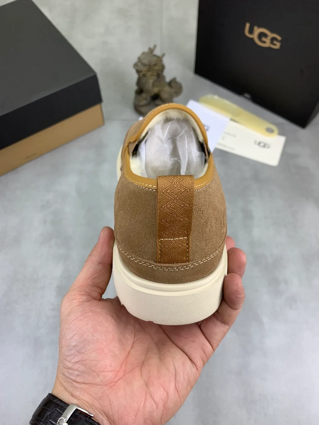Men's men's shoes 💰P580 [New style] hot style 💰 versatile casual slip-on fur shoes 🆘 "Real Wool" [UGG] 👉 hot style men's shoes official website synchronization 🔰 quality [proud] is not comparable to the imitations in the general market 🌀 The upper is imported Italian frosted calfskin, and the lining: foot pad 🅰️ grade 🐑 real wool 👻 Only Grade A can show the effect The hand feels smooth and delicate 🔱The shoe shape is grand, only the factory can achieve it 🎄The perfect toughness of the original outsole 👻⬛️ can allow customers to bid farewell to one-time consumption. Real wool lining, super warm. Available in black or brown. Size: 39-44